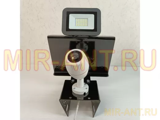 Кронштейн для камеры и прожектора на столб с козырьком и желобом чёрный 