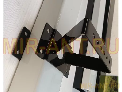 Кронштейн для прожектора на квадратную трубу 60х60мм с отверстием 