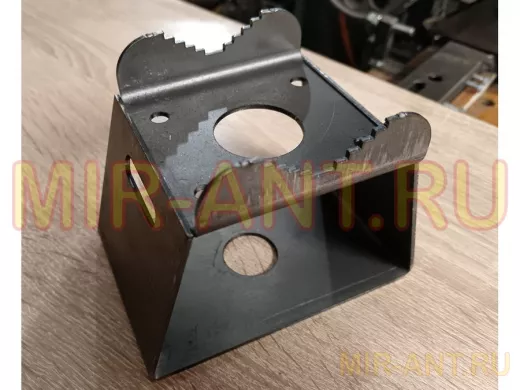 Кронштейн универсальный на трубу 15...51мм для камер с отверстием 32 