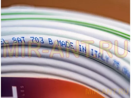 SAT703 B UE (100 метров в бухте) белый с зелён.полосой 75 Ом 